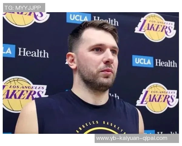 东契奇调侃海斯骑车太危险呼吁大家佩戴头盔安全出行